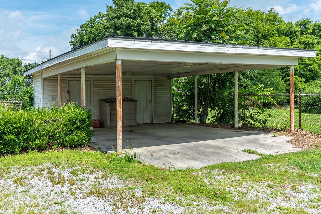 2450 Pembroke Road Hopkinsville, KY 42240 - Photo 5 of 12 a view of a backyard with plants