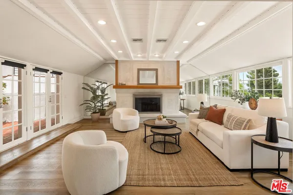 $1,479,000 | 4115 Knobhill Drive, Sherman Oaks, CA 91403