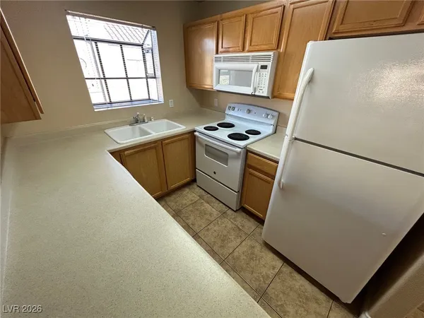 $1,025 | 2975 Juniper Hills Boulevard, Unit 204, Las Vegas, NV 89142