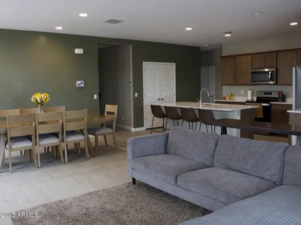 $2,500 | 8219 South 44th Glen, Laveen, AZ 85339