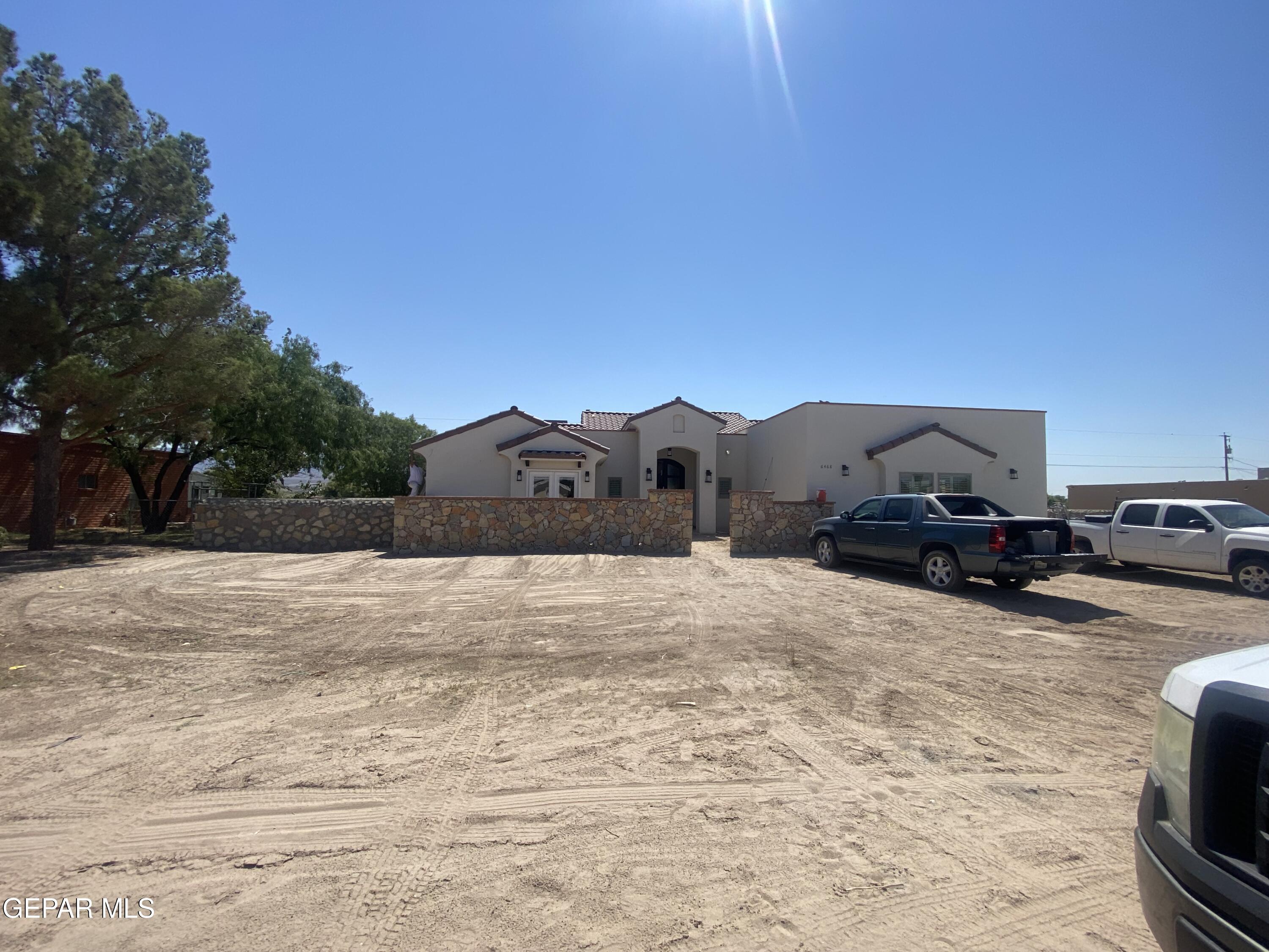 Exterior 6468 Upper Valley