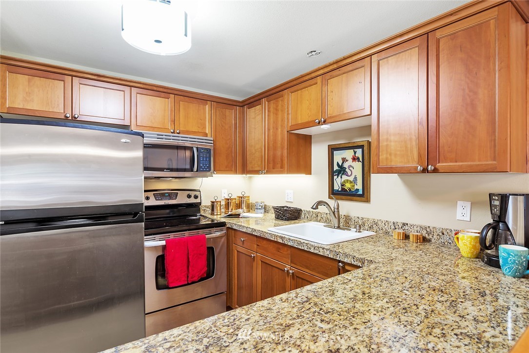 8040 212th Street Southwest, Unit A Edmonds, WA 98026 - Photo 12 of 24 Gallery Image 12