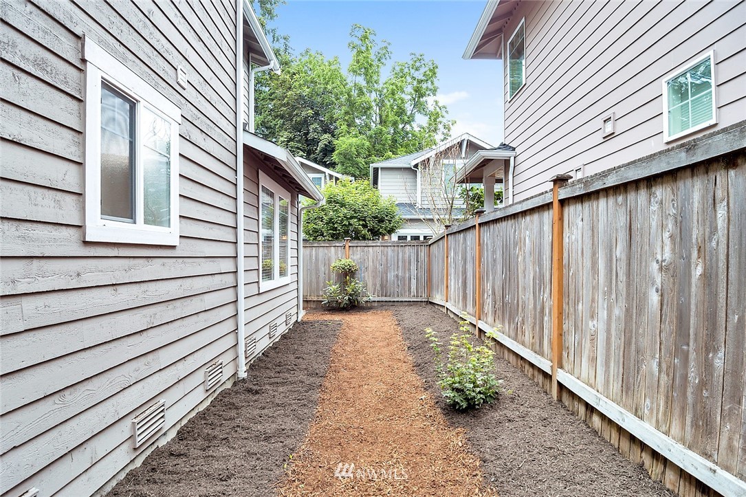 8040 212th Street Southwest, Unit A Edmonds, WA 98026 - Photo 22 of 24 Gallery Image 22