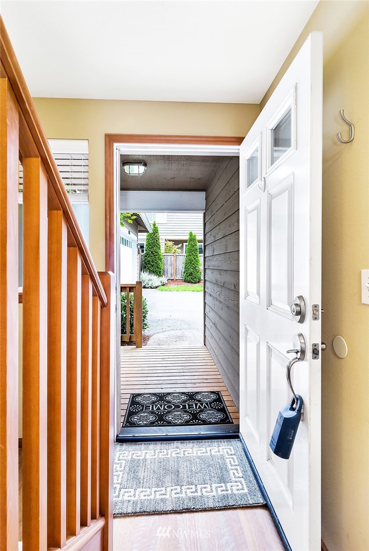 8040 212th Street Southwest, Unit A Edmonds, WA 98026 - Photo 4 of 24 Gallery Image 4
