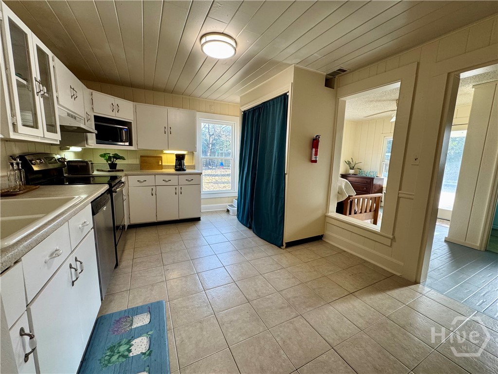 233 Quacco Road Savannah, GA 31419 - Photo 14 of 20