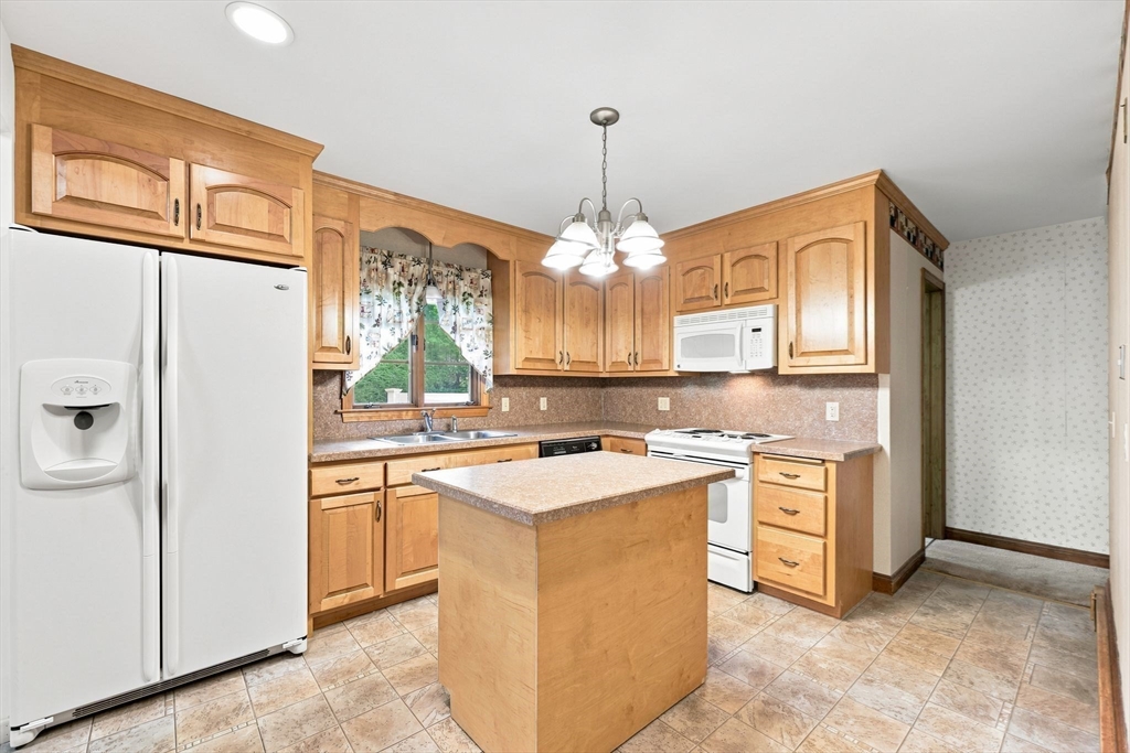 774 Shaker Road Longmeadow, MA 01106 - Photo 6 of 29