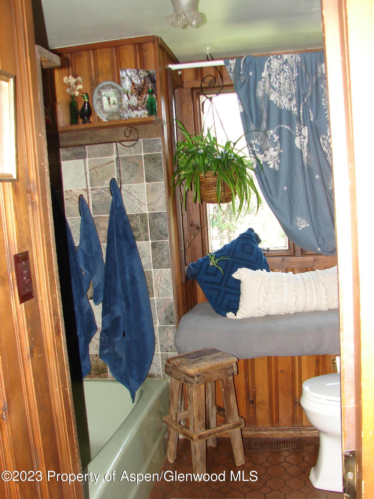 60 Chelyn Road Glenwood Springs, CO 81601 - Photo 40 of 53 a picture of a bench