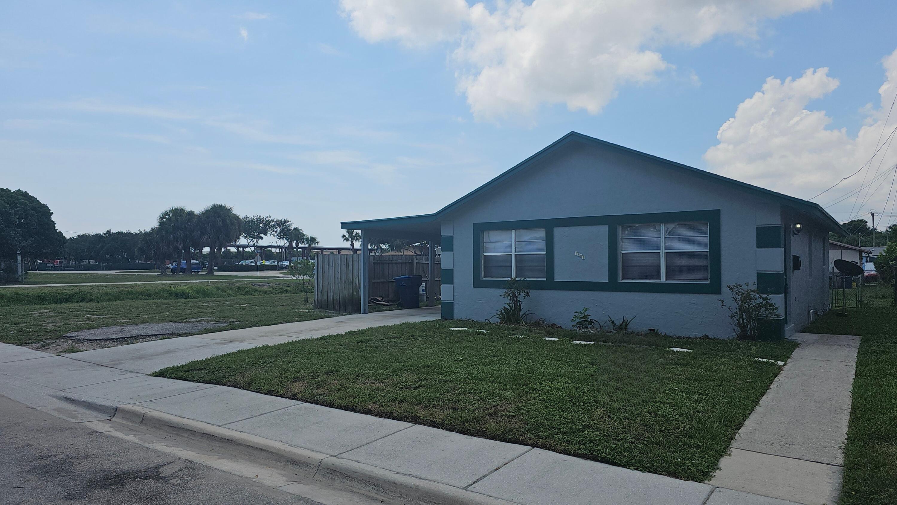 1501 West 17th Street Riviera Beach, FL 33404 - Photo 3 of 17 Front Looking On West