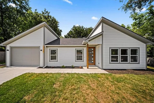 $324,900 | 2100 South 37th Street, Kansas City, KS 66106