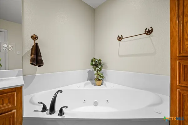 $549,000 | 207 County Road 4492, Kempner, TX 76539