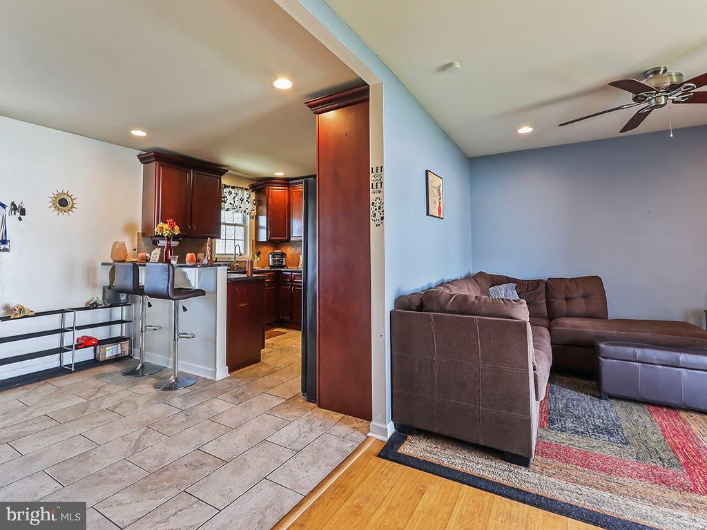 72 Incurve Road Levittown, PA 19057 - Photo 10 of 39 Gallery Image 10