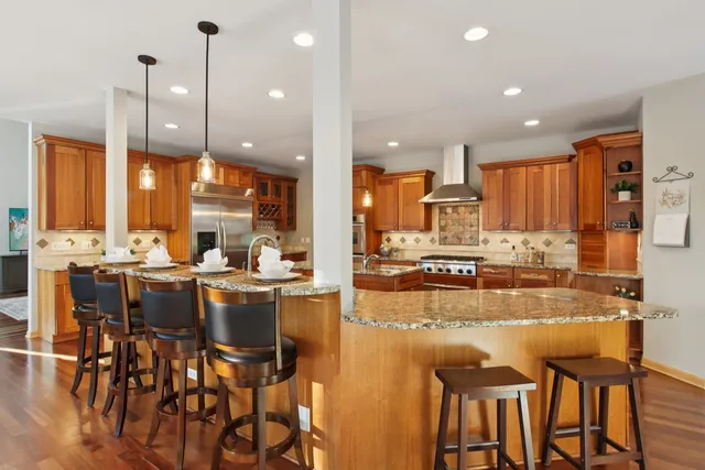 $945,000 | 39716 Orchard Bluff Lane, Wadsworth, IL 60083