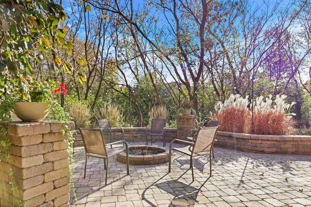 $945,000 | 39716 Orchard Bluff Lane, Wadsworth, IL 60083