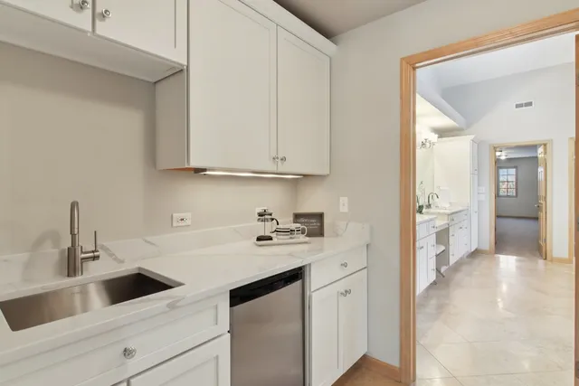 $945,000 | 39716 Orchard Bluff Lane, Wadsworth, IL 60083