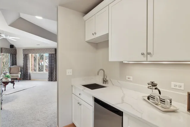 $945,000 | 39716 Orchard Bluff Lane, Wadsworth, IL 60083