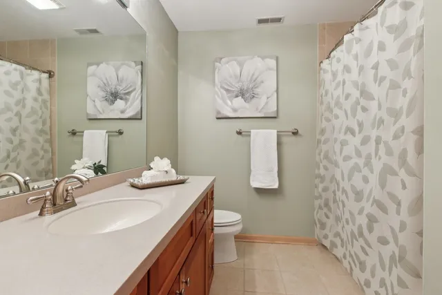 $945,000 | 39716 Orchard Bluff Lane, Wadsworth, IL 60083