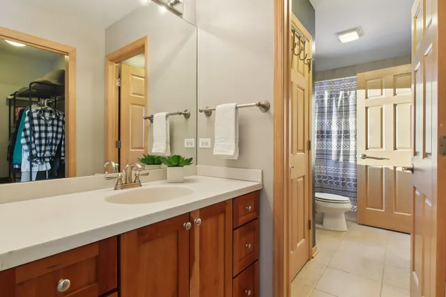 $945,000 | 39716 Orchard Bluff Lane, Wadsworth, IL 60083