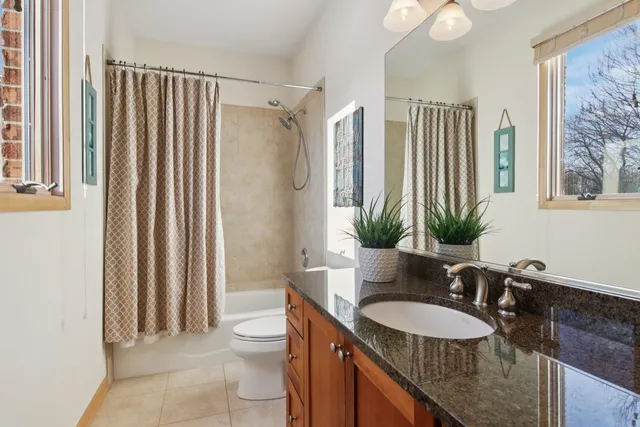 $945,000 | 39716 Orchard Bluff Lane, Wadsworth, IL 60083