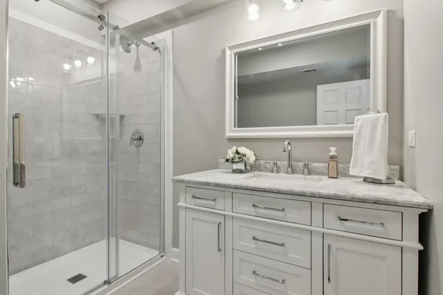 $945,000 | 39716 Orchard Bluff Lane, Wadsworth, IL 60083