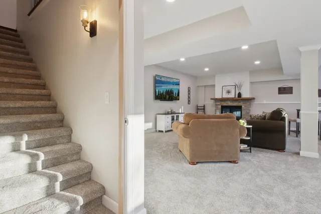 $945,000 | 39716 Orchard Bluff Lane, Wadsworth, IL 60083