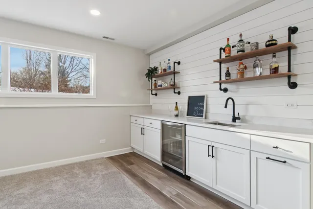 $945,000 | 39716 Orchard Bluff Lane, Wadsworth, IL 60083