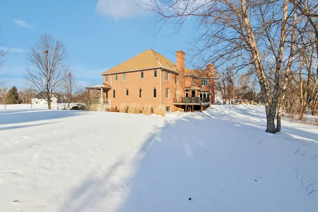 $945,000 | 39716 Orchard Bluff Lane, Wadsworth, IL 60083