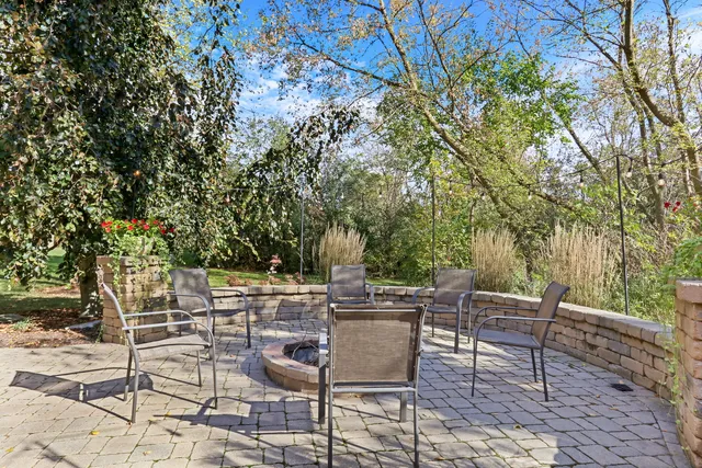 $945,000 | 39716 Orchard Bluff Lane, Wadsworth, IL 60083