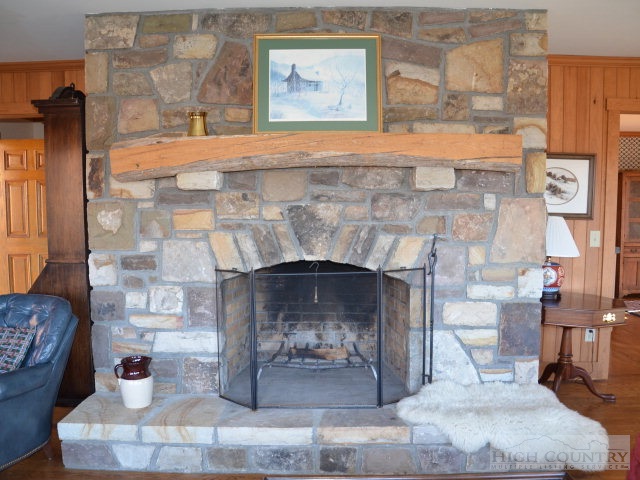 990 Chestnut Mountain Road Banner Elk, NC 28604 - Photo 3 of 37 Gallery Image 3