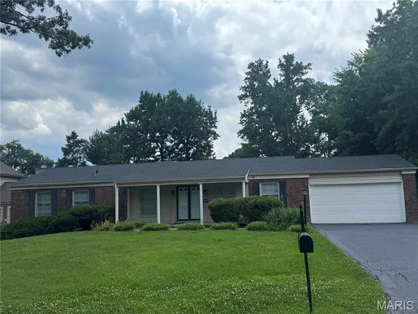 $585,000 | 16 Morwood Lane, St. Louis, MO 63141