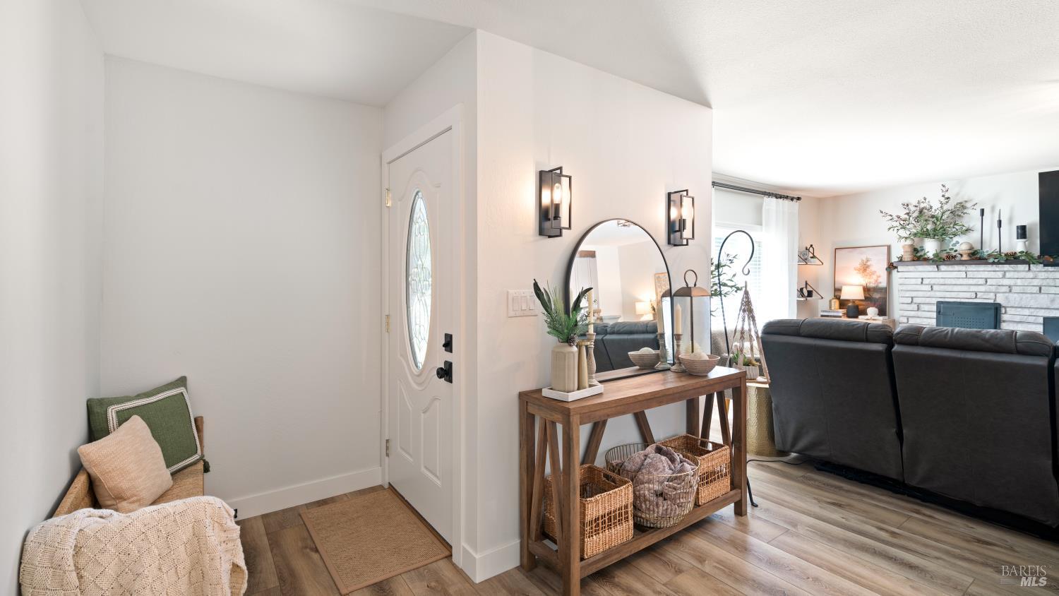 1550 Laguna Road Santa Rosa, CA 95401 - Photo 25 of 35 Entry at front door into living room
