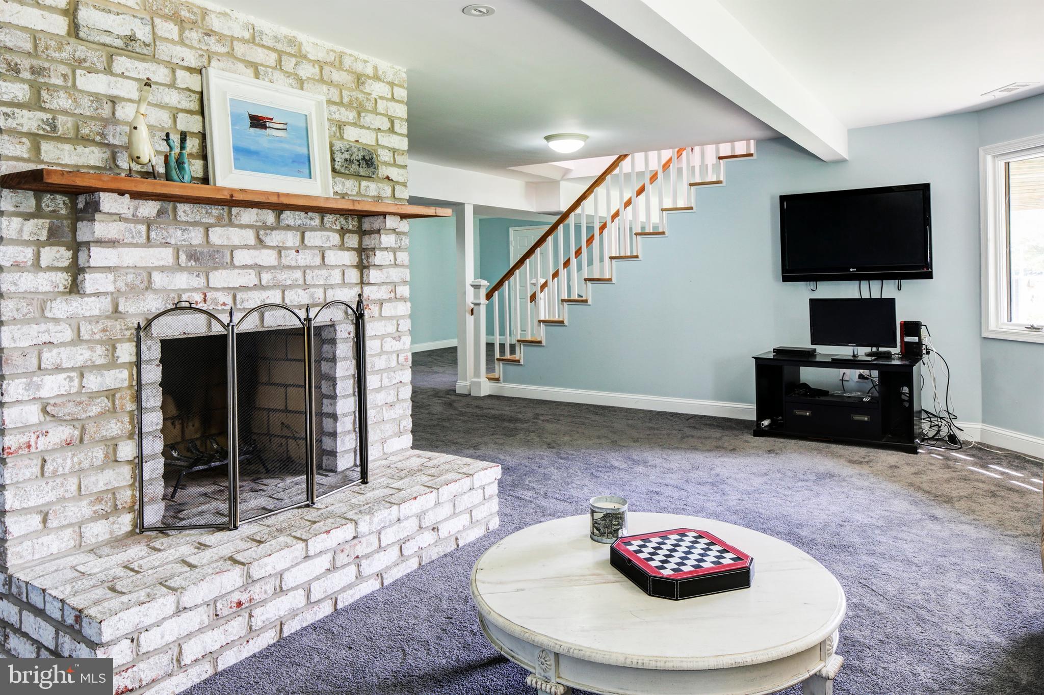1 Beach Road Severna Park, MD 21146 - Photo 19 of 40 family room