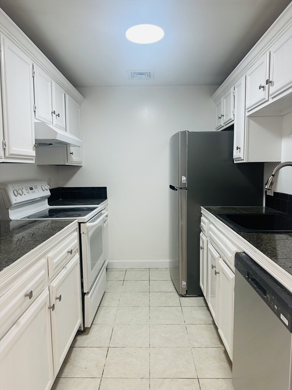 15 Bower Road, Unit E1 Quincy, MA 02169 - Photo 4 of 10 Gallery Image 4