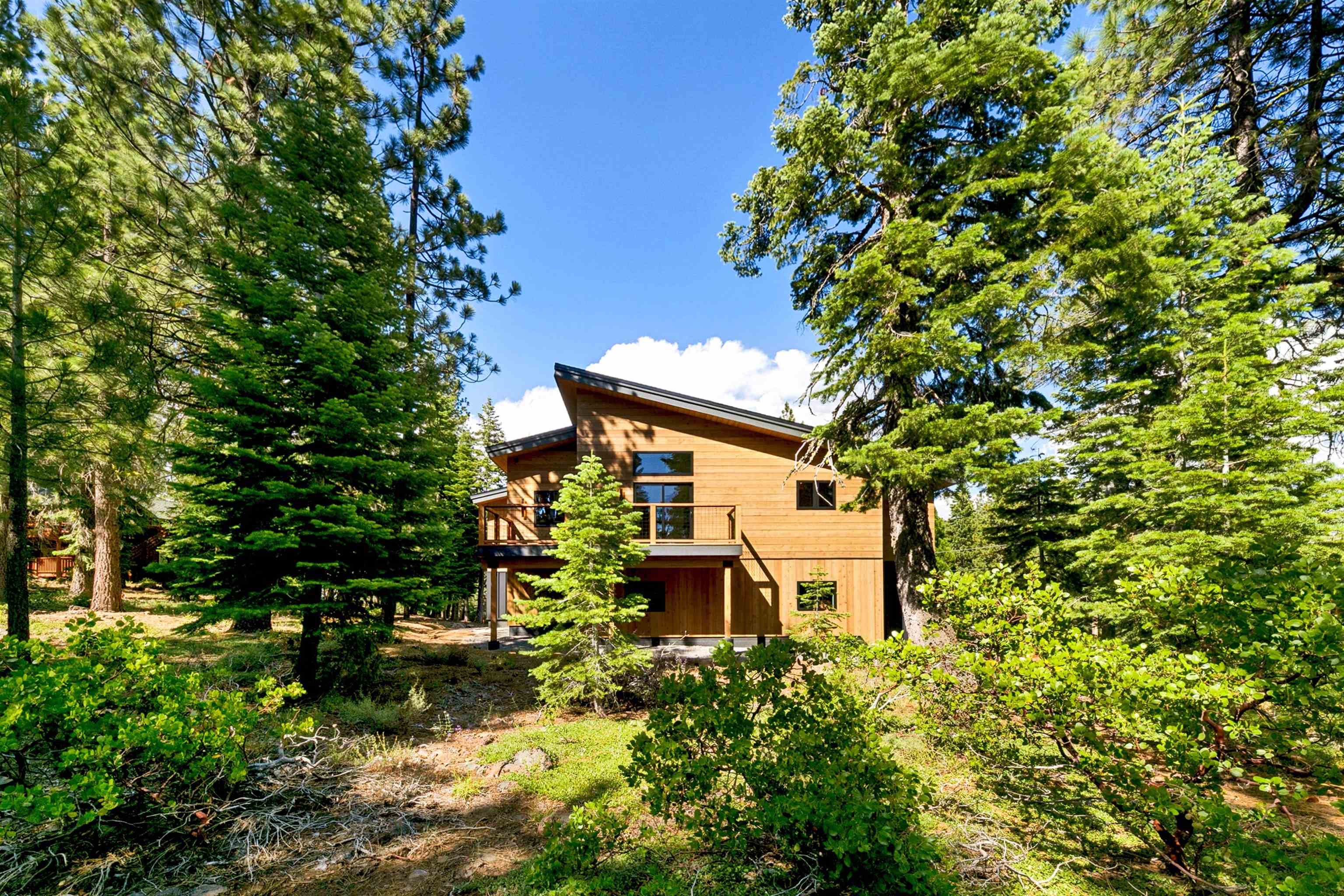 11514 Kitzbuhel Road Truckee, CA 96161 - Photo 2 of 28