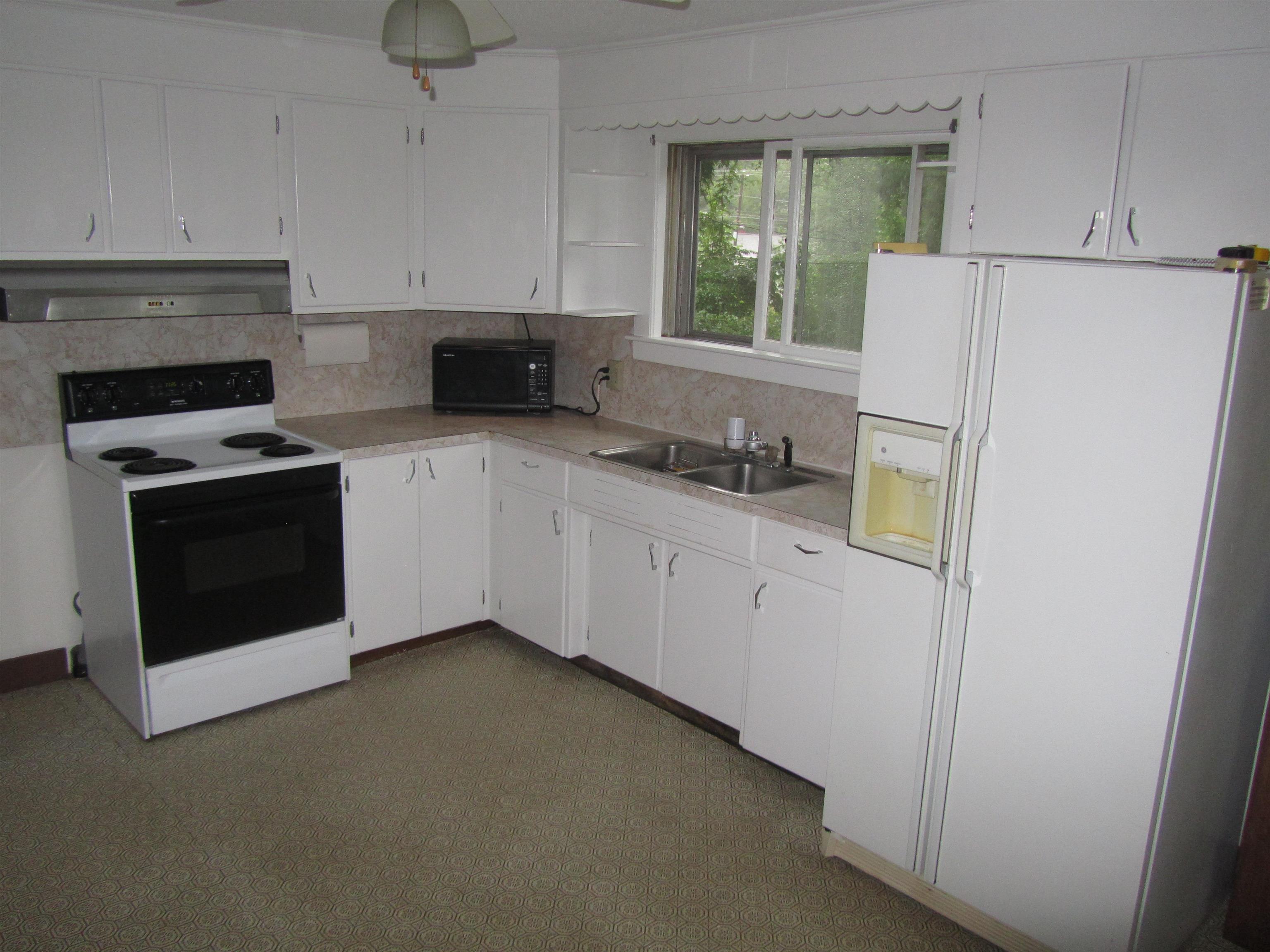356 Main Dunstable Road Nashua, NH 03062 - Photo 8 of 39