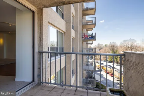 $199,999 | 1001 City Avenue, Unit W813, Wynnewood, PA 19096