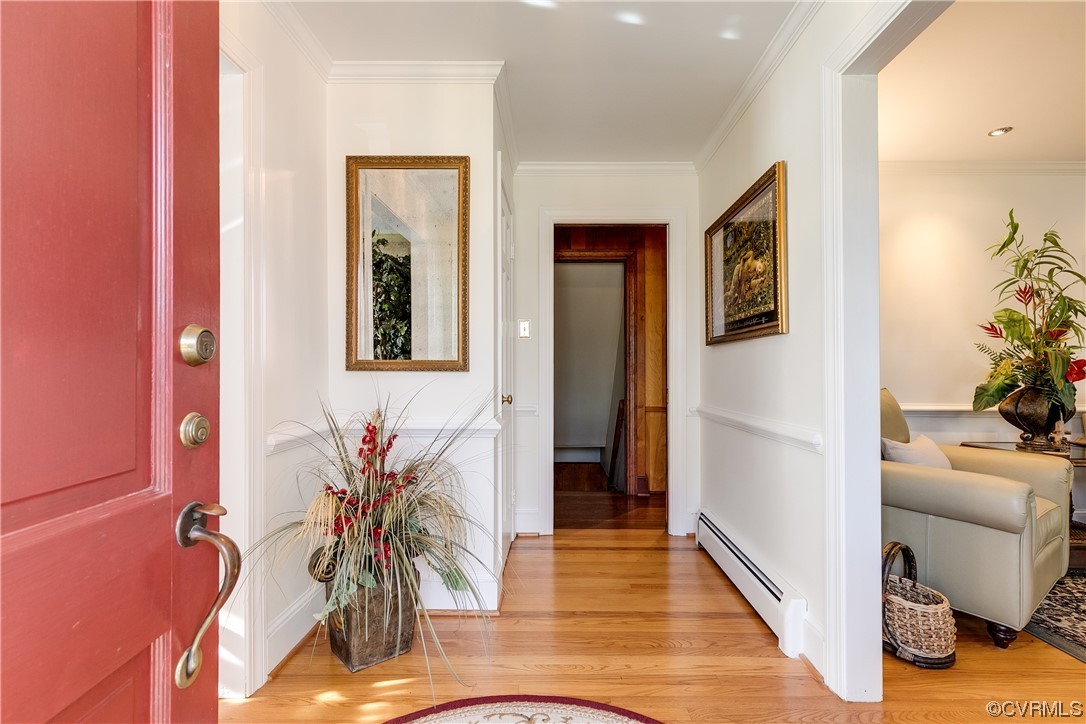 1430 Bloomfield Road Richmond, VA 23225 - Photo 5 of 47 a living room with furniture and a potted plant