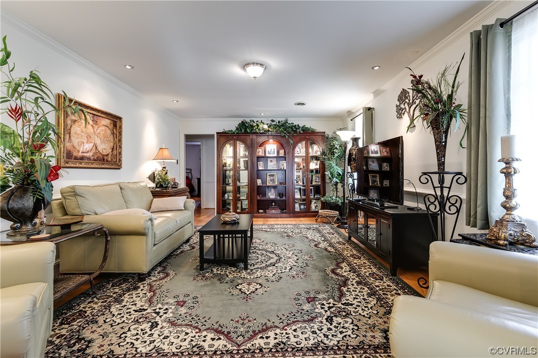 1430 Bloomfield Road Richmond, VA 23225 - Photo 10 of 47 a living room with furniture large window and flat screen tv