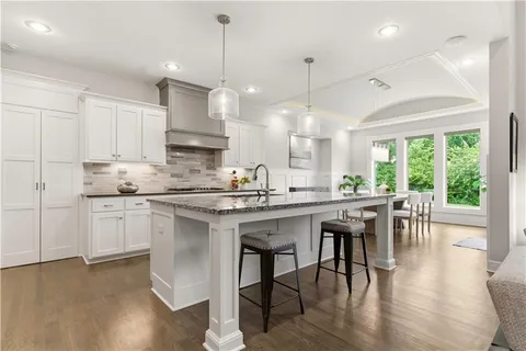 $985,000 | 9603 West 152nd Terrace, Overland Park, KS 66221
