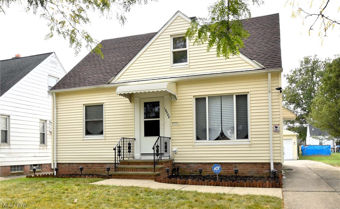 13300 Rockside Road Garfield Heights, OH 44125 - Photo 2 of 32 View of new england style home