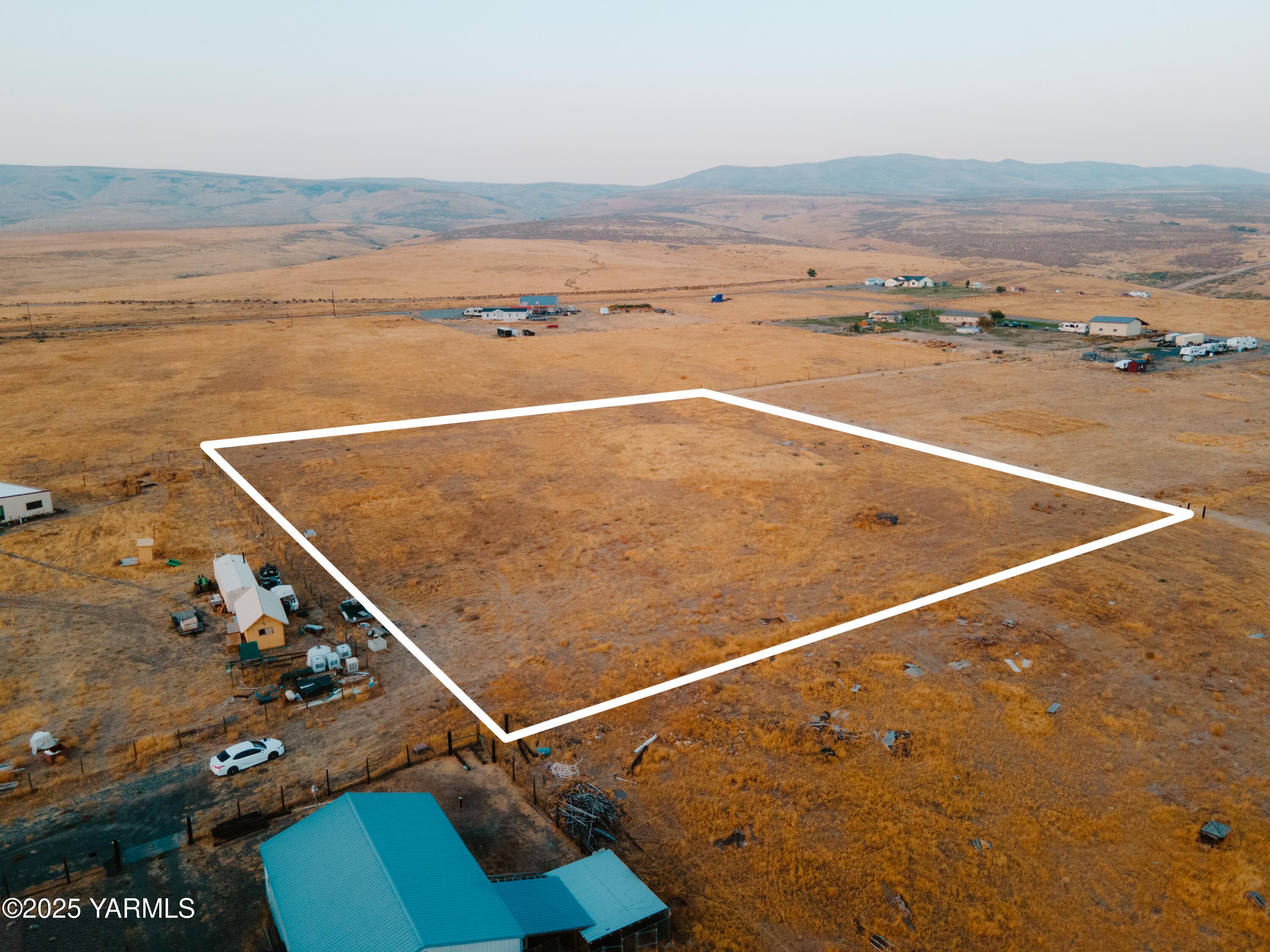 Nka Mieras Road Moxee, WA 98936 - Photo 5 of 5 a view of a tennis court