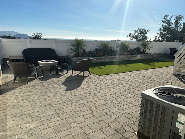 $1,700 | 2126 Grandview Drive, Camarillo, CA 93010