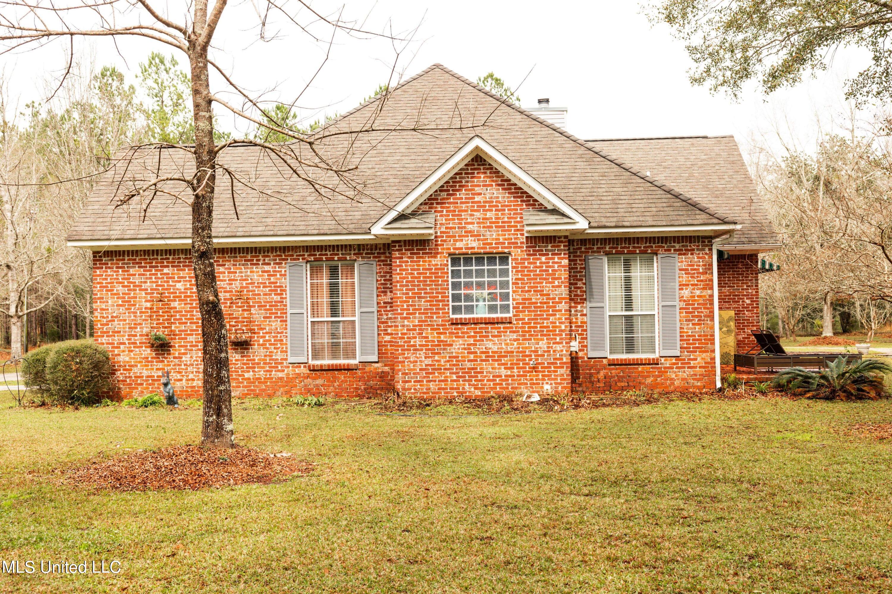 9400 Ferry Point Road Gautier, MS 39553 - Photo 4 of 35 IMG_1095