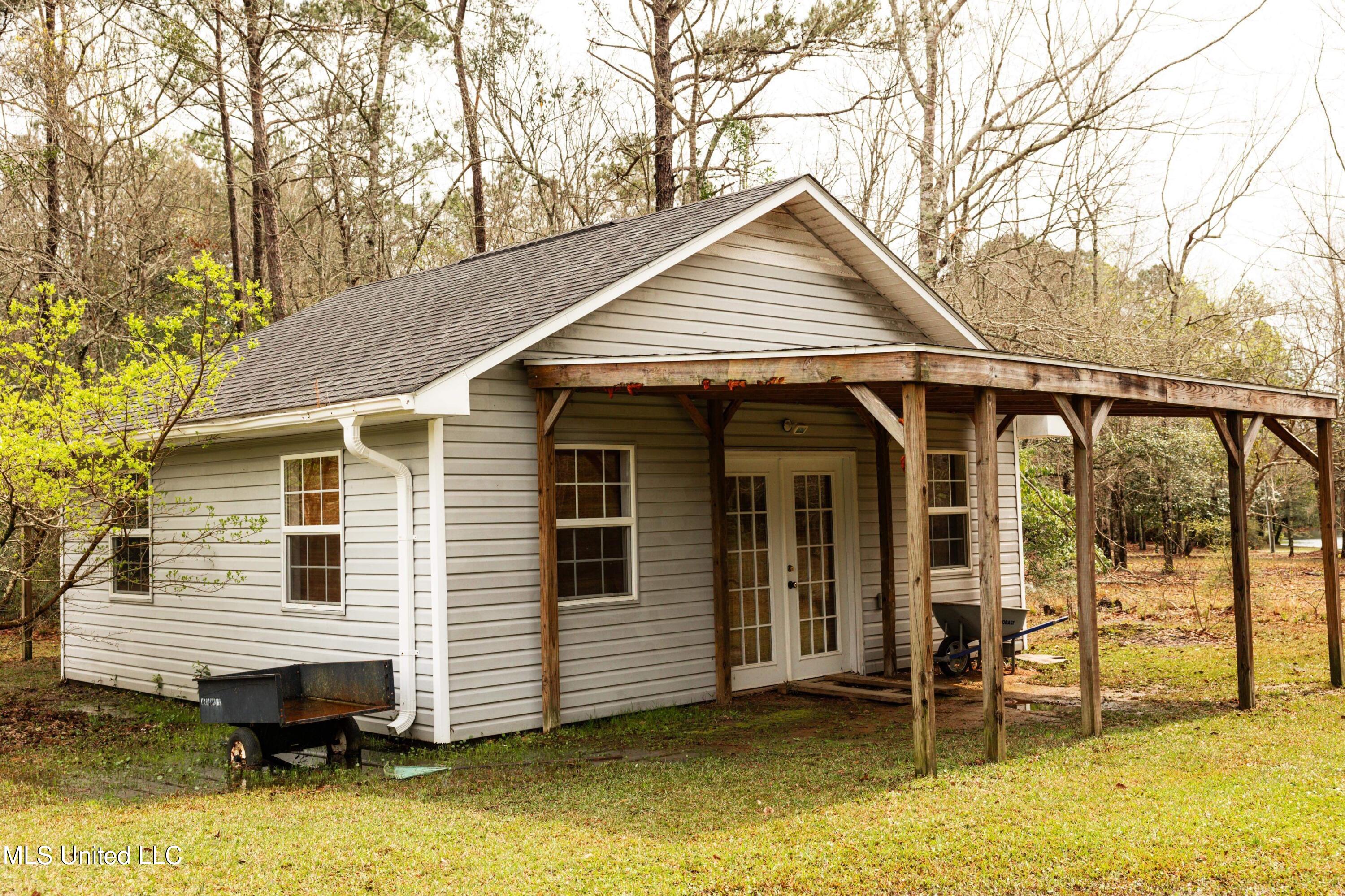 9400 Ferry Point Road Gautier, MS 39553 - Photo 5 of 35 IMG_1091