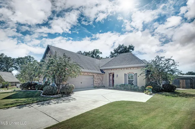 $334,900 | 263 Clubview Circle, Pearl, MS 39208