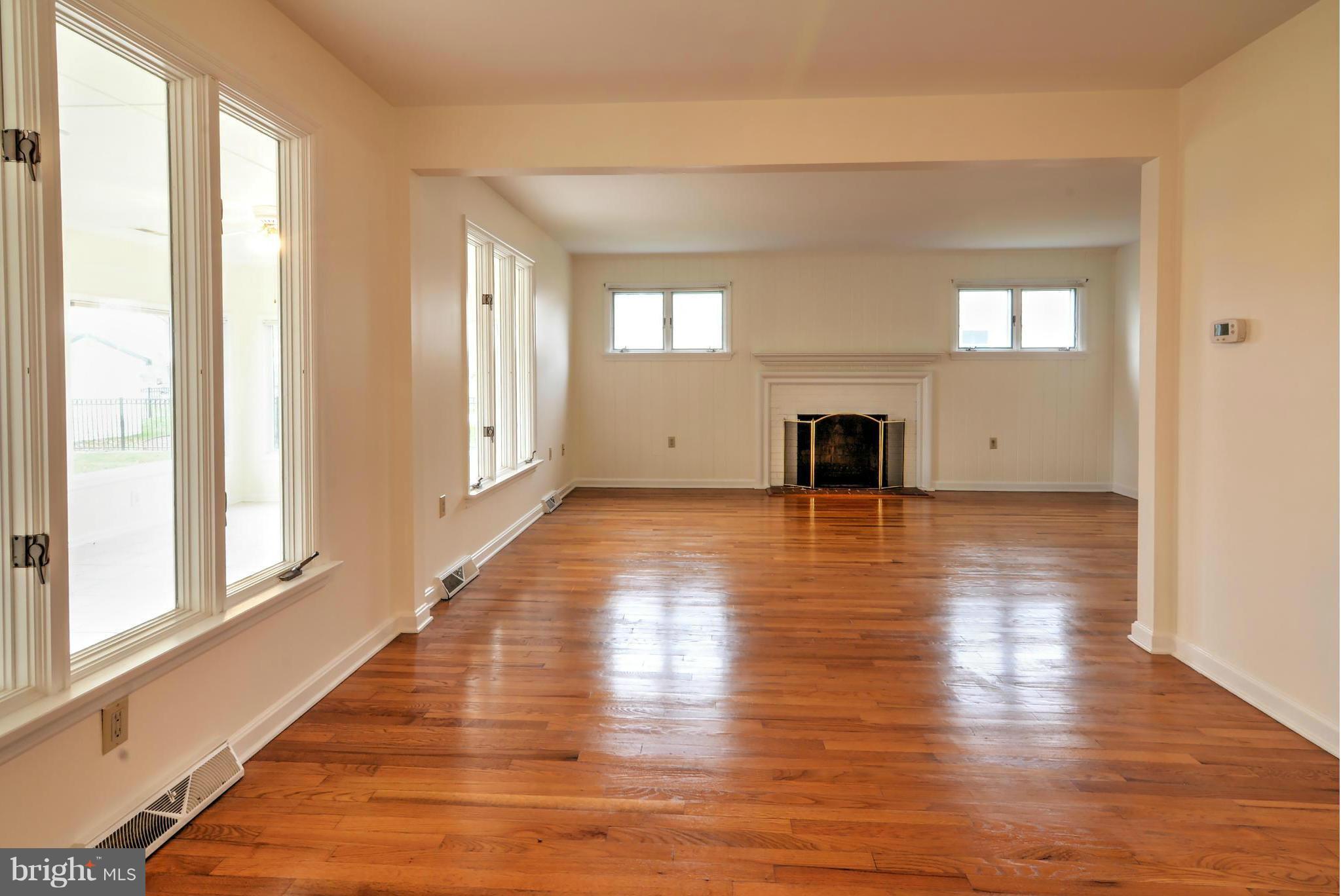 5146 Paw Paw Road Cambridge, MD 21613 - Photo 8 of 30 Living Room