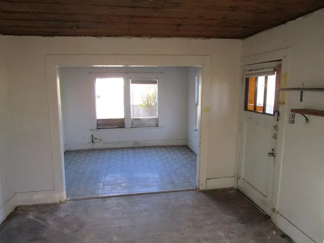 an empty room with closet and mirror