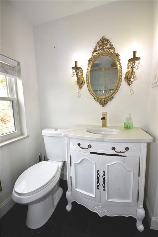 104 Earlwood Road Pittsburgh, PA 15235 - Photo 14 of 40 a bathroom with a toilet a sink and a mirror