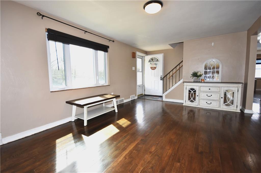 104 Earlwood Road Pittsburgh, PA 15235 - Photo 6 of 40 a living room with a bed furniture and a window