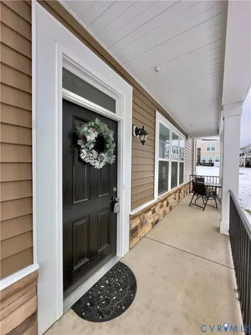 a view of a entryway door bedroom and livingroom