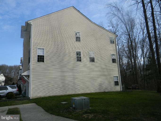 623 Trout Run Court Odenton, MD 21113 - Photo 5 of 30 right side